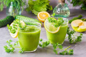 Seledri merupakan salah satu tanaman yang kerap digunakan untuk menurunkan tekanan darah tinggi. Minum Campuran Jus Lemon Dan Rebusan Seledri Setiap Hari Dan Rasakan Manfaat Tak Terduga Ini