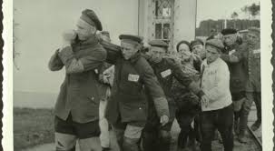 The staffs of concentration camps had by now standardized the skull collar patch, whereas between 1934 and 1938 the totenkopf as well as various camp specific collar patches, displaying germanic letters, had been used as unit insignia. 1936 1945 Sachsenhausen Concentration Camp Gedenkstatte Und Museum Sachsenhausen