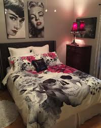 Marilyn monroe fans enjoy being surrounded by her image and her words. 14 Marilyn Monroe Bedroom Decor Modern Art Deco