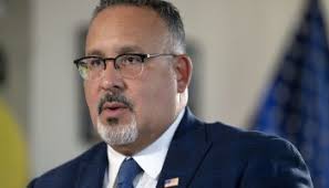 Do you know the 3 branches of US government? Many don't, leading to a push  for civics education