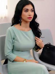 Seorang pelakon wanita beliau merupakan kakak kepada nelydia senrose dan kakak kepada bekas juara dewi remaja 2015 iaitu raysha. Artis Melayu Terima Komen Terlampau Kerana Terlajak Seksi Utaranews