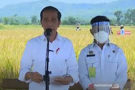 Maybe you would like to learn more about one of these? Presiden Jokowi Sudah Teken Pp Untuk Pembayaran Thr Dan Gaji Ke 13 Antara News