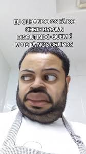 Chris Brown com suas filhas Lovely (1 ano) e Royalty (8 anos) e Diamond  (mãe da Lovely) na festinha de aniversário da caçula, que ocorreu ontem  (08).