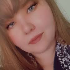 Robyn Cutler's Instagram, Twitter & Facebook