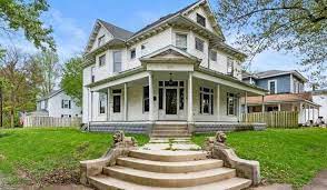 Under 100k Sunday C 1908 Handyman Special Victorian Home W Original Woodwork In Indiana 79 900 Old House Calling Victorian Homes Stone Cottage Old Houses