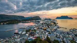 It is part of the traditional district of sunnmøre and the centre of the ålesund region. Nynorsk Arroganse Smp No Meninger Debatt Alesund Sunnmore Og Nordvestlandet