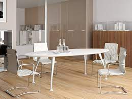 The table legs are tapered and appear in combination with the table top very discreet and unobtrusive. Design Schreibtisch Buro Und Andere Buromobel Bei Jourtym De Kaufen