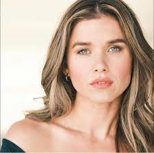 Laura Dobbins's Instagram, Twitter & Facebook