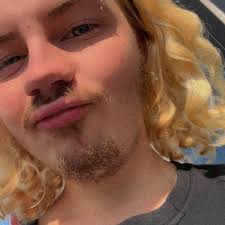 Phasmo has interesting random ghost every contract. I play 3 times, with 3  evidences. And all 3 contracts I get same 2 evidences (Ghost Writing and  Freezing Temp). 1: Revenant