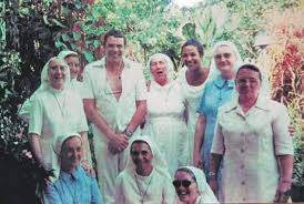 Lorsqu'il y débarque en 1975, personne ne le connaît et il adore ça : Tombe Du Chanteur Jacques Brel A Hiva Oa Marquises Tahiti Heritage