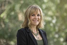 Actrice • presenteert hier en daar • ambassadeur fcf • instagram: Jennifer Hoffman Rcot President 2020 21 Rotary Club Of Tucson