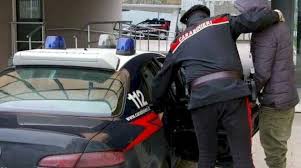 Un furgone portavalori è stato assaltato con sparatoria sulla a14 e alcune auto sono state incendiate lungo l'autostrada: Traffico Di Armi E Droga Per Gli Assalti Ai Portavalori Blitz Tra Sardegna Corsica E Toscana Luccaindiretta