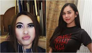 Jun 25, 2021 · 3. Maskeran Kaya Setan Hingga Penuh Keringat 6 Seleb Cantik Ini Tak Segan Posting Muka Jelek Boombastis