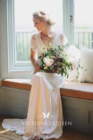 4.2 out of 5 stars 11. Scalloped Lace Deep V Neck Short Sleeve Wedding Dress Vq