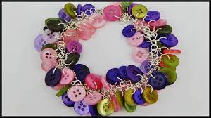 Ein schönes geschenk für die beste freundin oder ein fröhlich buntes accessoire für dein sommeroutfit. Diy Knopfe Knopf Armband Basteln Schmuck Cute Buttons Bracelet Jewelry Youtube