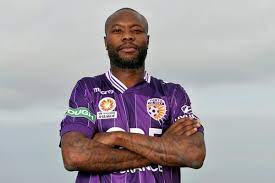 William eric gallas (born 17 august 1977) is a french former professional footballer who played as a defender. Pics William Gallas In A Perth Glory Shirt Back Page Football