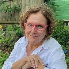 Stephanie Grant's Instagram, Twitter & Facebook