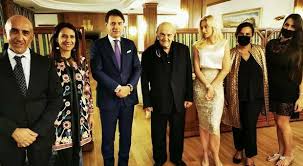 Ecco lo stipendio e le ultime quanto guadagna giuseppe conte? Giuseppe Conte E La Compagna Olivia Di Nuovo A Cena Ai Castelli Romani Dall Amico Chef Morelli