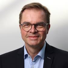 Learn about the Mentors helping entrepreneurs in our program