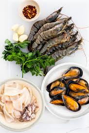 Which makes it great for a weeknight dinner. Creamy Garlic Seafood Pasta Simply Delicious