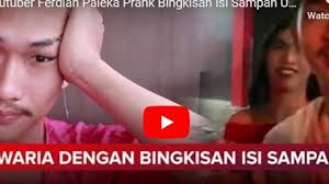 @lendirinaja @sukahorni yah, ini mah video nya si *y*ng. Polisi Tangkap Rekan Ferdian Paleka Yang Bikin Prank Sembako Isi Sampah Untuk Waria Ini Katanya Warta Kota