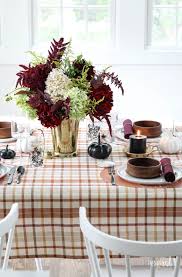 Colorful And Chic Fall Table Decorations And Fall Dining Room Decor Ideas Fall Table Decorations Diningroom I Fall Table Decor Fall Dining Room Fall Table