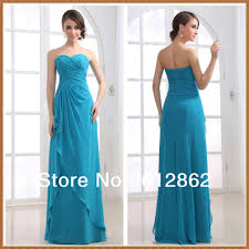 Así que, si eres una joven no te vistas como una señora mayora o si eres es mejor que sean de colores suaves: Vestidos De Damas De Honor Azules