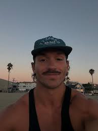 oct was very silly and spooky let's do it again 🎃🎃🎃🎃