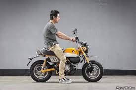 バイク足つきチェック 2018年型モンキー125 abs 人気者が125ccになって復活 フレンドリーさはそのままなのか トピックス バイクブロス マガジンズ ホンダ モンキー バイク モンキー 50cc