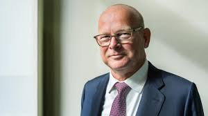 Steckt Suhrkamp in der Krise, Herr Möhrle?: „Was wäre der Verlag ohne  Hermann Hesse?“