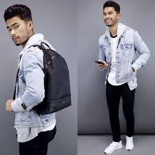 Black And Blue Denim Jacket Teachingmensfashion With A Light Blue Denim Jacket Gray Zip Up Sweatshirt T Shirt Black Denim Estilo De Ropa Hombre Moda Casual Hombre Ropa Casual De Hombre