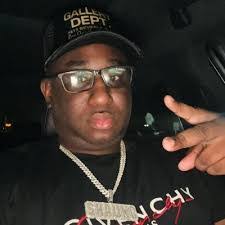 Kash Robinson's Instagram, Twitter & Facebook