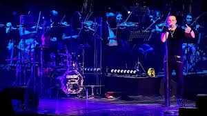 Bucurie și necaz agonie și extaz dor și tumult alinare și îndemn toate pentru mine însemni, ba chiar mai mult. Directia 5 Am Nevoie De Tine Concert Extraordinar Directia 5 Symphony Te Iubesc Youtube