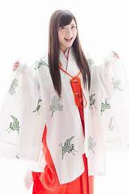 pin on asian girls in traditional clothing