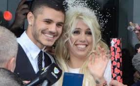 Wanda nara fue absuelta por la justicia italiana y no tendrá que cumplir pena alguna por la causa que le había iniciado en 2015 maxi lópez, su ex marido, acusándola de haber difundido datos personales de él en redes sociales. Wanda Nara Y Mauro Icardi Del Casamiento A La Comisaria Con Maxi Lopez Infoveloz Com
