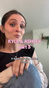 Ashlee Bradshaw's Instagram, Twitter & Facebook