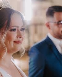 Ontem completamos 11 meses de casamento, bodas de chiclete e hoje somos  felizes em comemorar mais um dia de Nossa Senhora Aparecida. No nosso  casamento, optamos pelos meus avós para levarem as