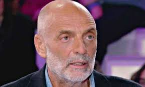 Non è vero quello dice. Paolo Brosio Lo Schiaffo A Carmelo Abbate A Pomeriggio Cinque