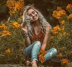Doesn T Thespokenlife Look So Good On Hailey Her Style Is Simply Unmistakeable Check Her Out On In Senior Picture Outfits Senior Photoshoot Girl Photography
