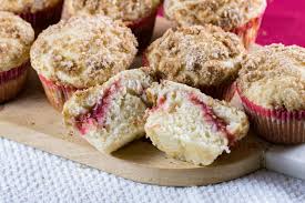 Je les mange avec une aïoli. Muffins A La Rhubarbe Avec Garniture Streusel Recette Facile Et Saine