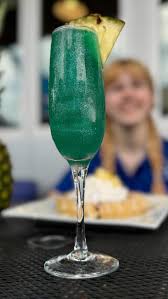 Tipsy Mermaid Mimosa-A Summer Favorite! 🧜🏼‍♀️, #tipsymermaid  #mimosaoclock🍾 #blueplatekitchen #cheerstotheweekend #pineapple  #edibleglitter #lusterdust