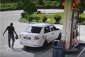 Maybe you would like to learn more about one of these? Selepas Isi Minyak Rm30 Siram Empat Tayar Kereta Bro Ni Dapat Percuma Penyiram Viral Mstar