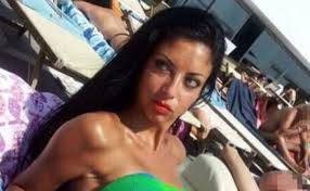 Enterro de mulher que se matou após ter vídeo vazado comove a Itália |  Tribuna do Paraná