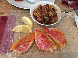 L'hôtel dispose de 11 chambres équipées, d'une salle de petits déjeuners, d'une terrasse en été, d'un salon privatif et d'une salle de séminaire. Le Relais De La Tour De Capdenac Carte