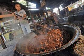 Resep rendang daging sapi yang empuk, enak, dan sederhana. Bukittinggi Peduli Bagikan Rendang Untuk Warga Kurang Mampu Antara Sumbar