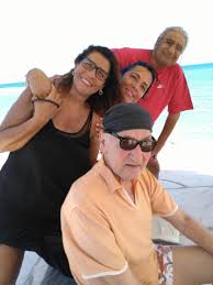 وأما رواية عبد الصمد (رواية البياض) فأخرجها بن جرير في التفسير عن أبي قلابة الرقاشي عن عبد الصمد بن عبد الوارث حدثني أبي فذكره بلفظ: Ø¹Ø²Øª Ø£Ø¨Ùˆ Ø¹ÙˆÙ Ø§Ù„Ù…Ø§ÙŠØ³ØªØ±Ùˆ Ø§Ù„Ø°ÙŠ Ù‚Ø·Ø¹ Ø§Ù„Ø­ÙÙ„ Ù„ÙŠØ°Ù‡Ø¨ Ø¥Ù„Ù‰ ÙØ§Ø·ÙŠÙ…Ø§ Ø²Ø­Ù…Ø©