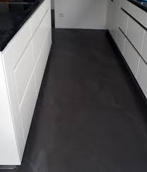 floor kitchen black kuche schwarz kuchenboden wohnzimmer ideen modern