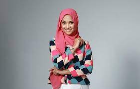 Dengar lagu online (klik dan menunggu.) browser anda tidak mendukung html5 audio. Biodata Nabila Razali Penyanyi Lagu Pematah Hati Azhan Co