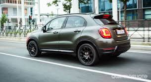 Realizzato in acciaio inox placcato grigio con finitura opaca, questo orologio di tendenza presenta un quadrante nero, dettagli di colore rosso sulla lancetta dei minuti, logo rosso e cinturino nero squadrato in silicone. Fiat 500x 1 0 T3 120 Cv Business Prezzo Ricambi Accessori Di Serie E A Pagamento Quattroruote It