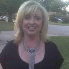 Vicki Hanks's Instagram, Twitter & Facebook